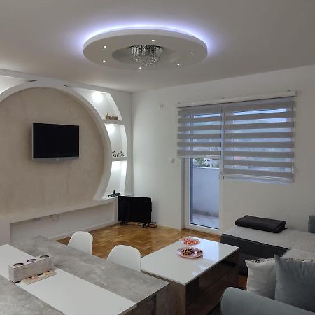 Stan Na Dan Elena Apartment Lukavica Екстериор снимка