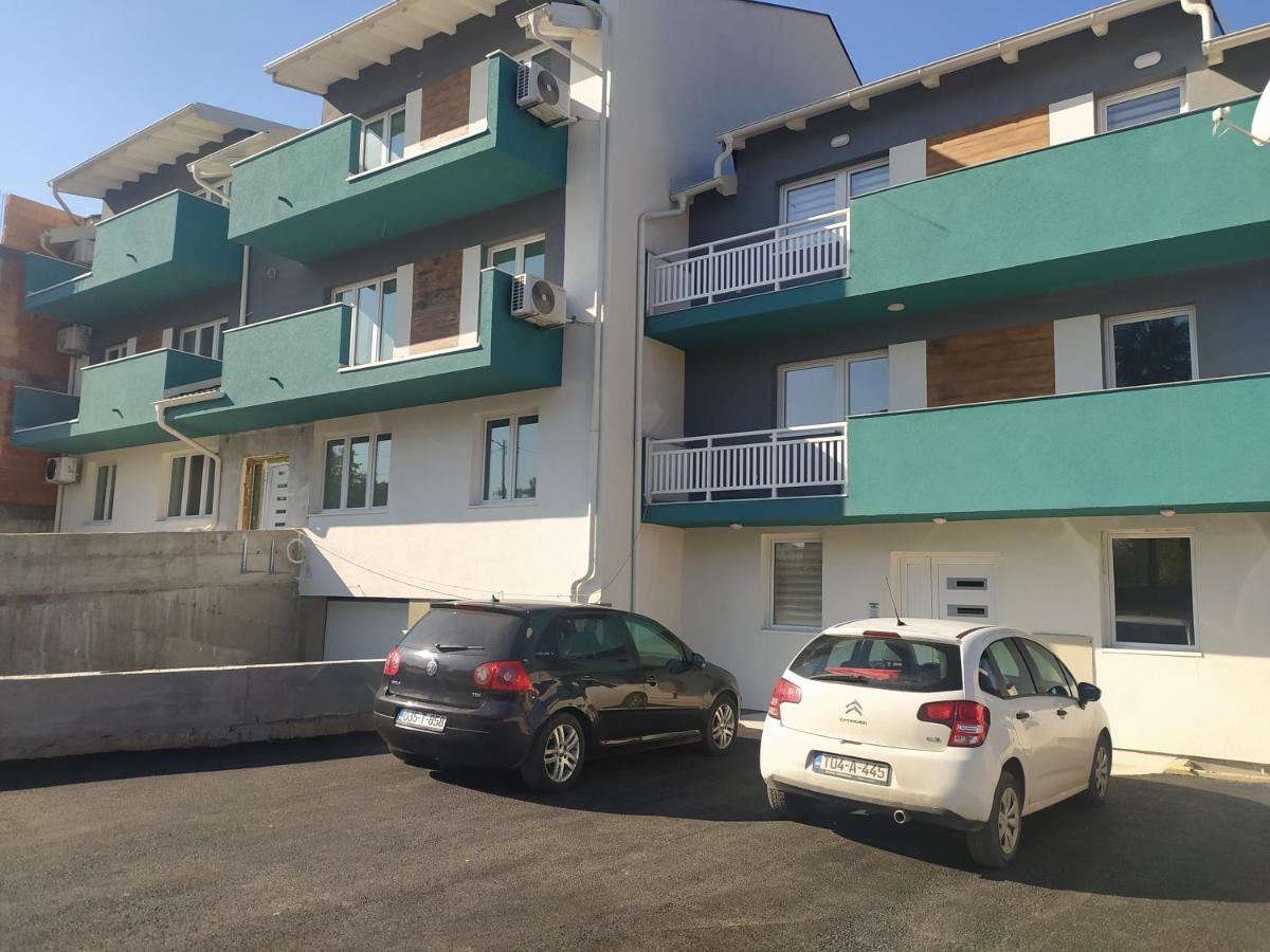 Stan Na Dan Elena Apartment Lukavica Екстериор снимка