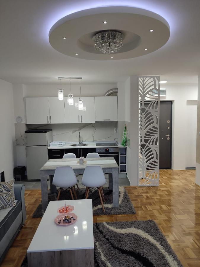 Stan Na Dan Elena Apartment Lukavica Екстериор снимка