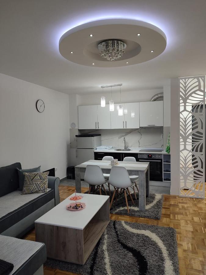 Stan Na Dan Elena Apartment Lukavica Екстериор снимка