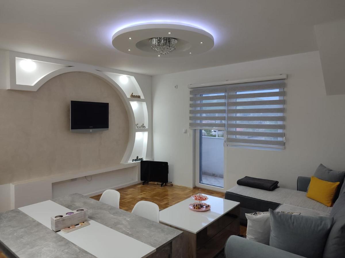 Stan Na Dan Elena Apartment Lukavica Екстериор снимка