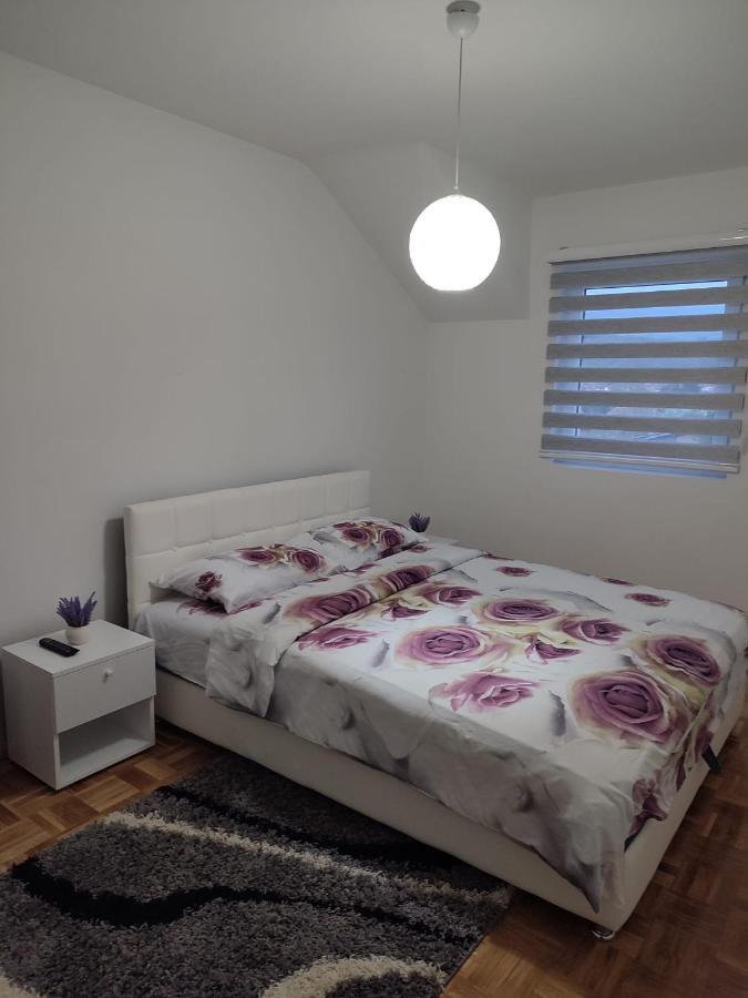 Stan Na Dan Elena Apartment Lukavica Екстериор снимка